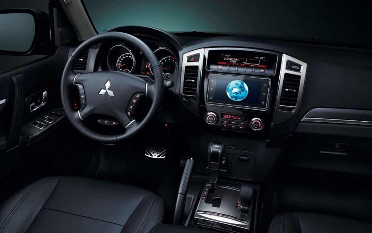 Митсубиси Паджеро 3 салон