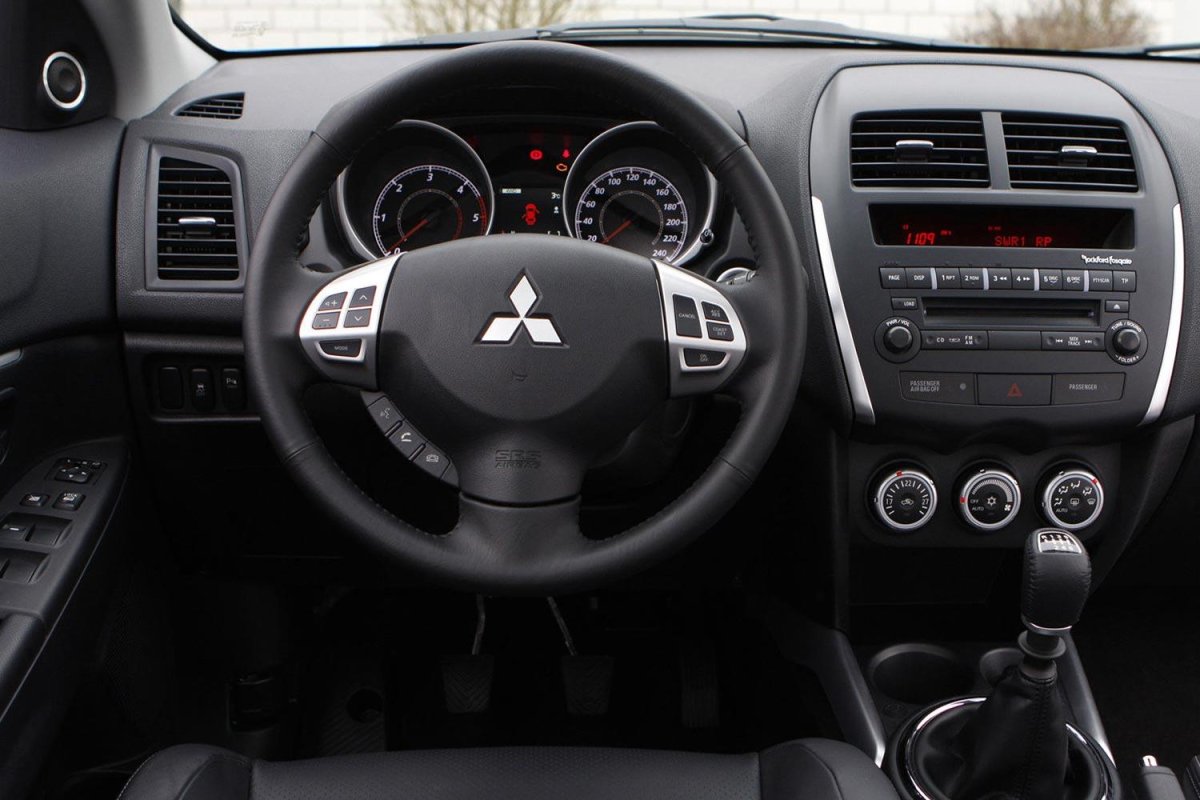 Салон Митсубиси АСХ 2010