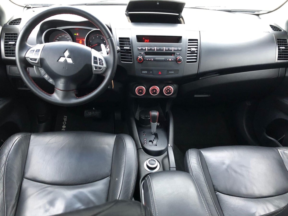 Мицубиси Аутлендер 2007 салон