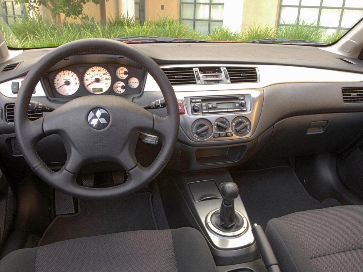 Митсубиши Лансер 9 салон