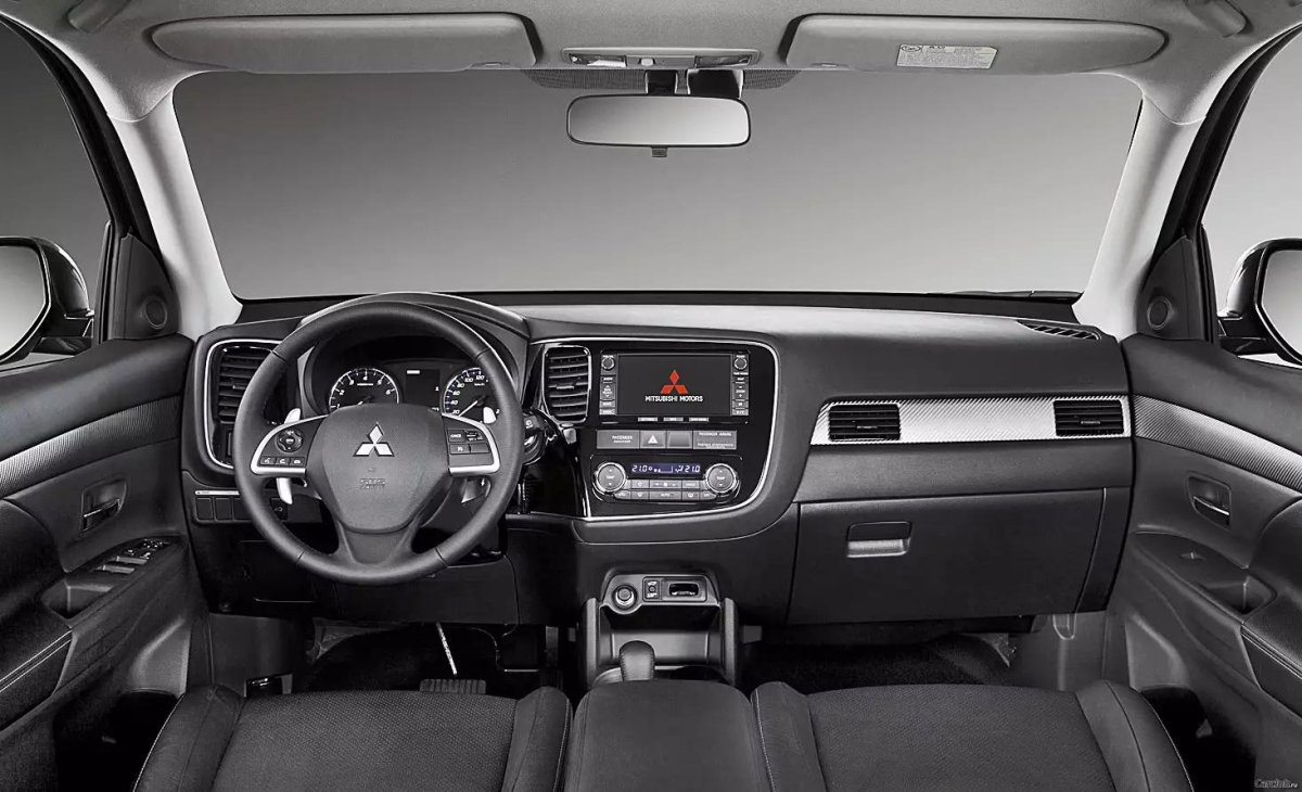 Mitsubishi Outlander 3 интерьер