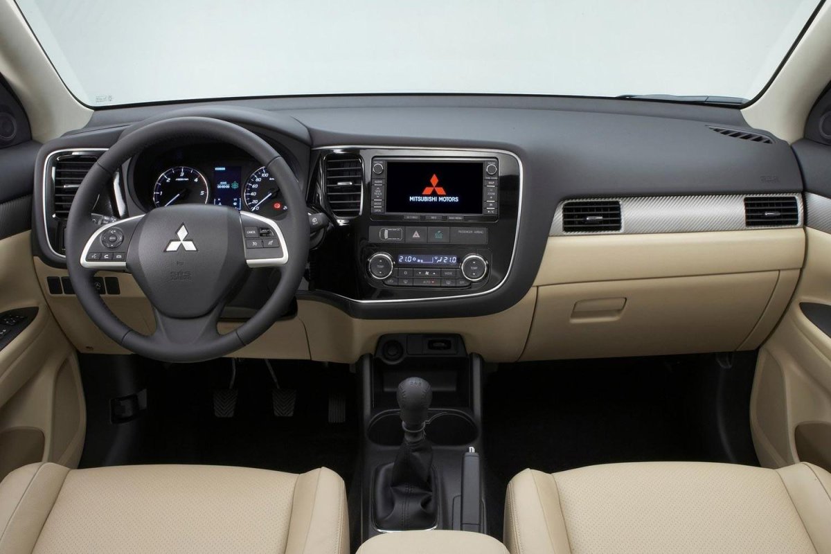 Mitsubishi Outlander 2012 Salon