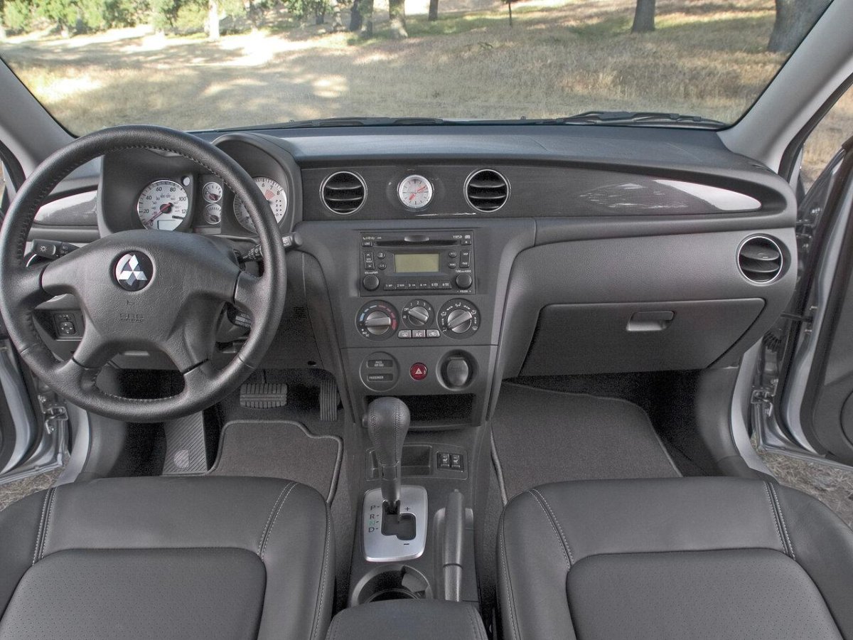 Mitsubishi Outlander 2005 салон