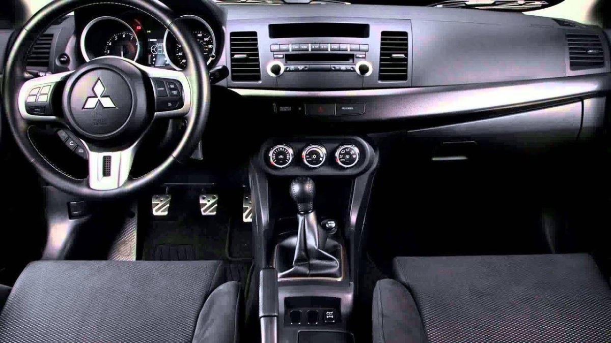 Митсубиси Лансер Эволюшн 10 салон