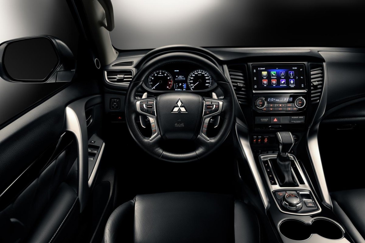 Mitsubishi Pajero Sport 2018 салон