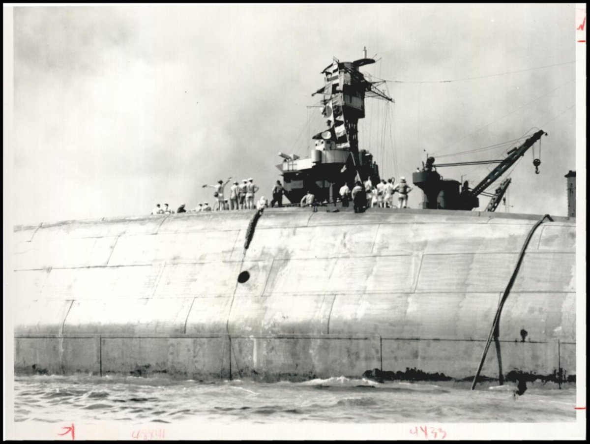 Линкор Оклахома Перл Харбор