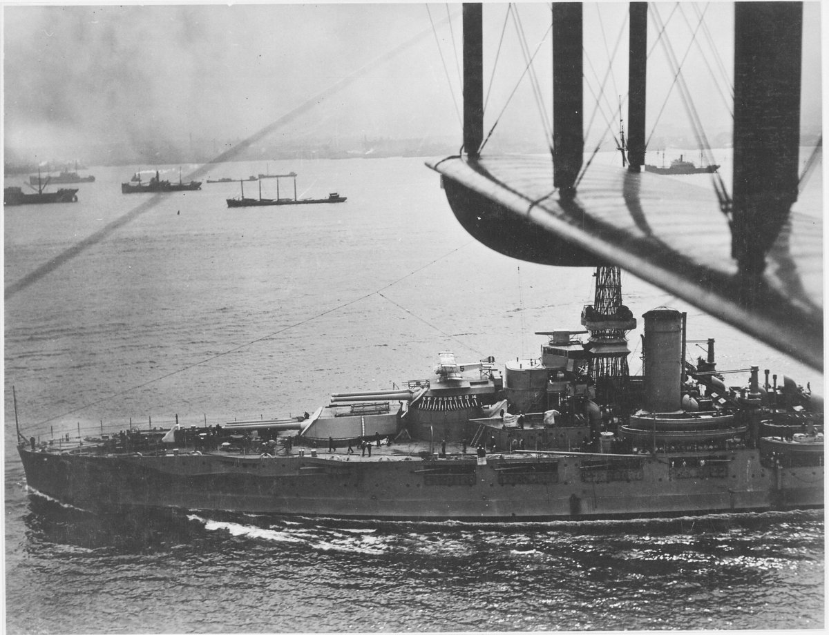 Линкор Невада в Перл-Харборе