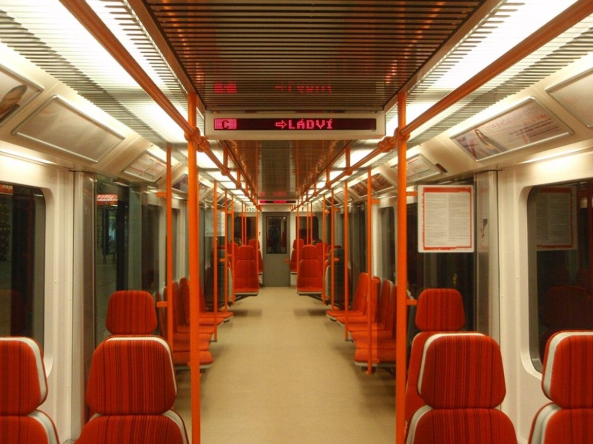Метро Прага вагон