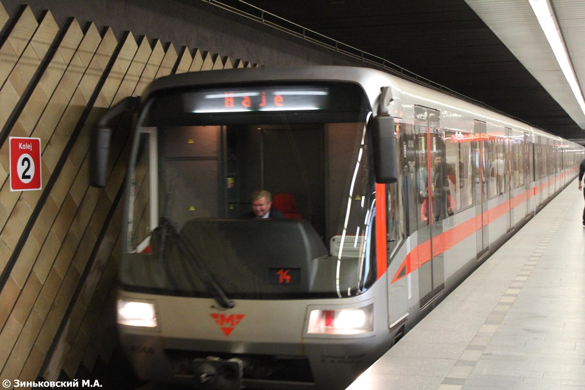 Метро Прага поезд