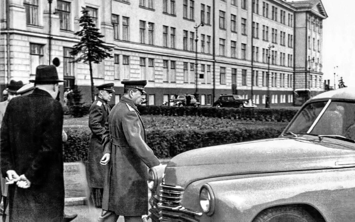 ГАЗ м20 победа и Сталин