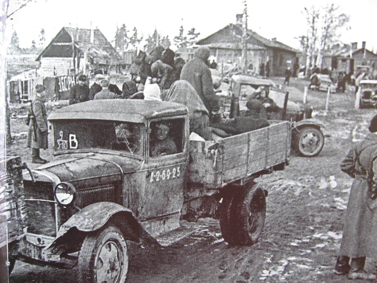 Полуторка и ЗИС 5