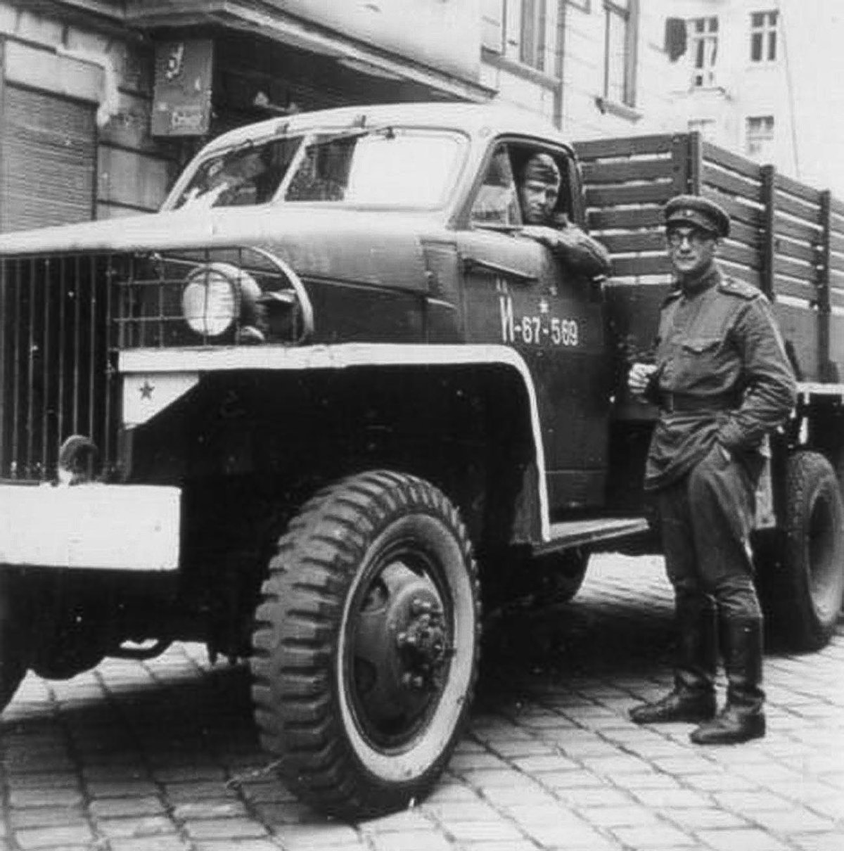 Грузовики Студебеккер 1945