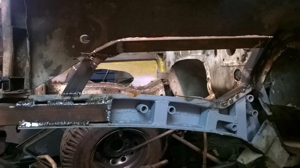 Поперечный лонжерон Нива 2121