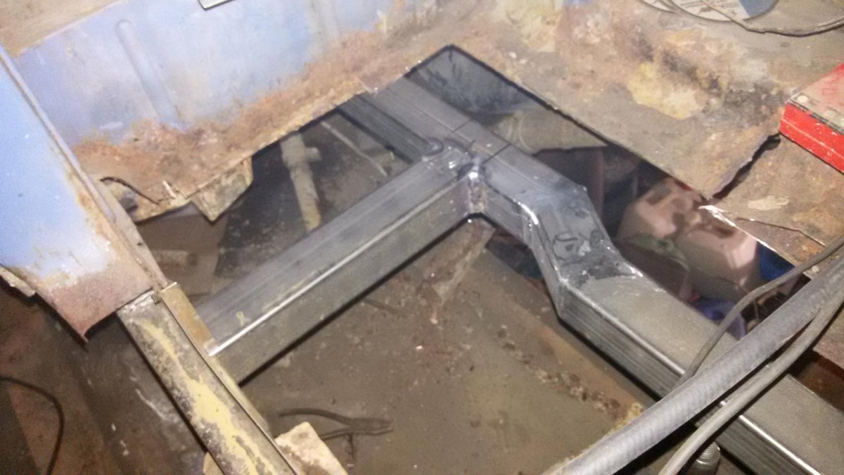 Лонжерон пола Нива 2121