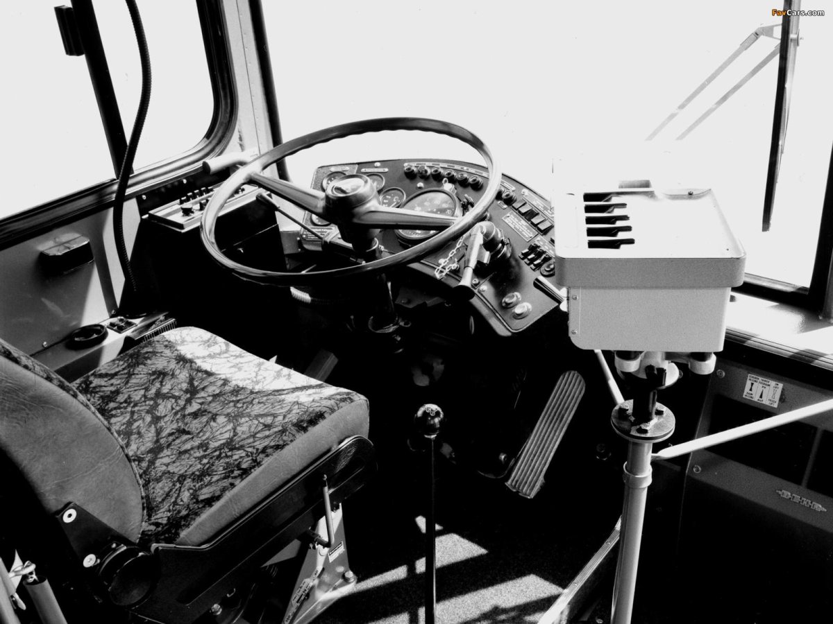 Мерседес Бенц o 307