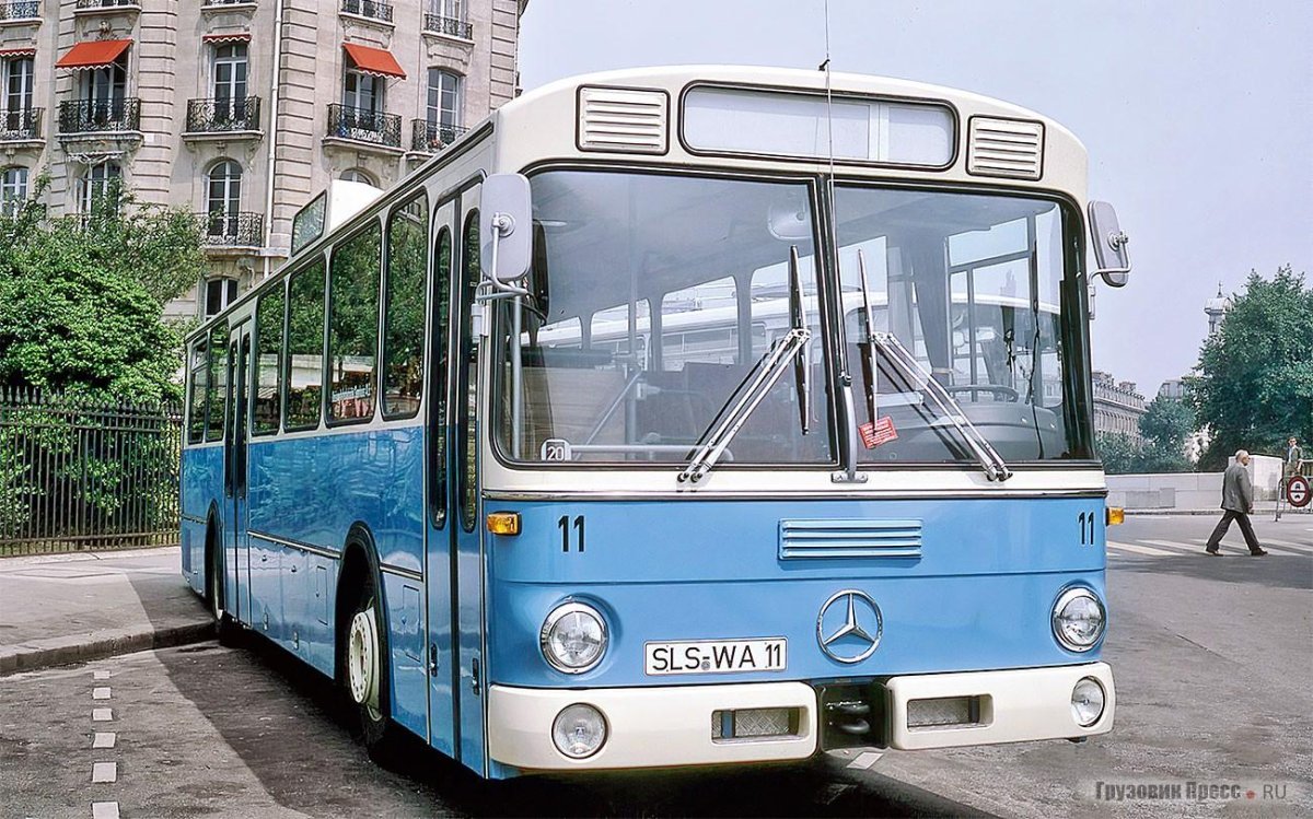 Mercedes-Benz o305