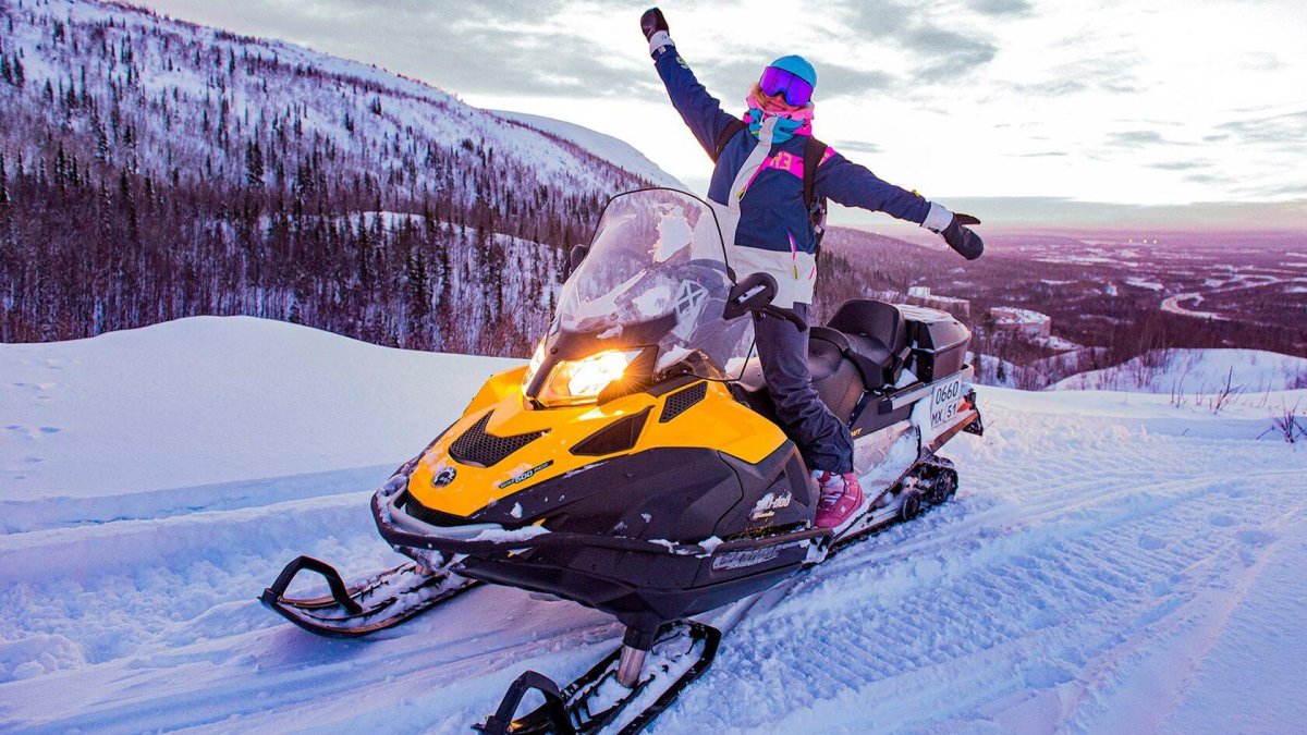 Кататься на снегоходах