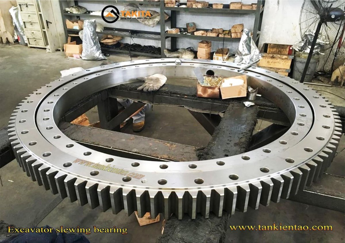 Опорно-поворотный круг для экскаватора Doosan dx225