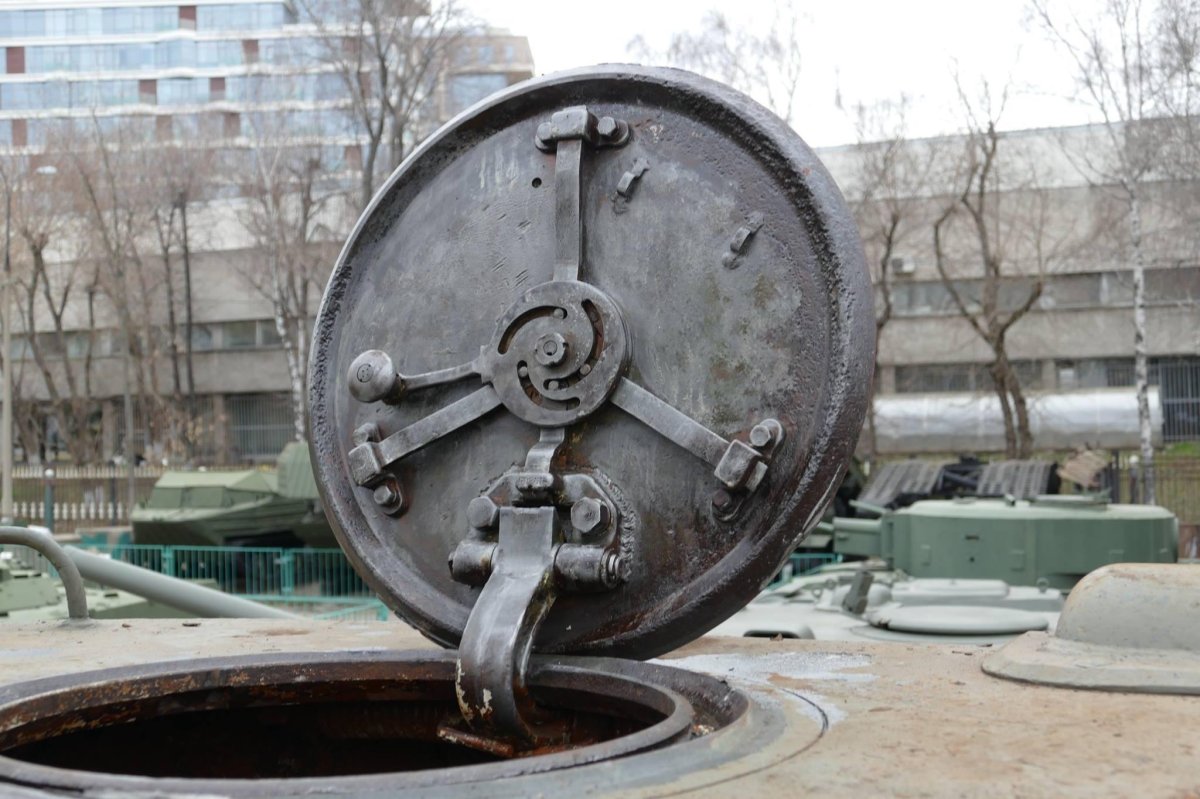 Башенный люк танка кв1