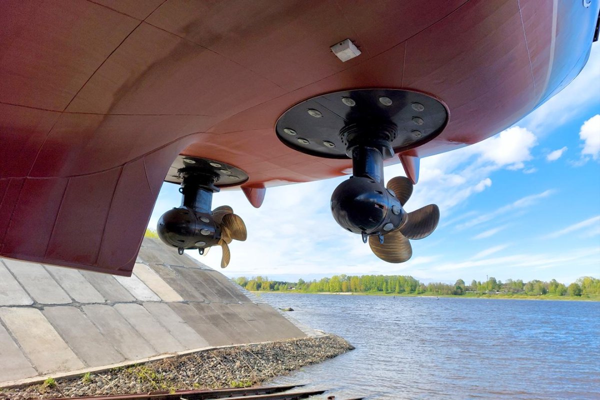 Катамаран с динамической разгрузкой подводными крыльями проекта hsc150b