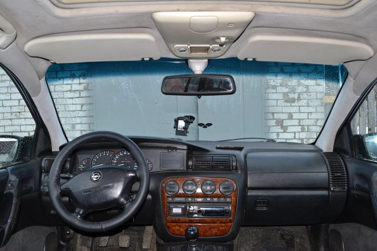 Opel Omega 2003 салон