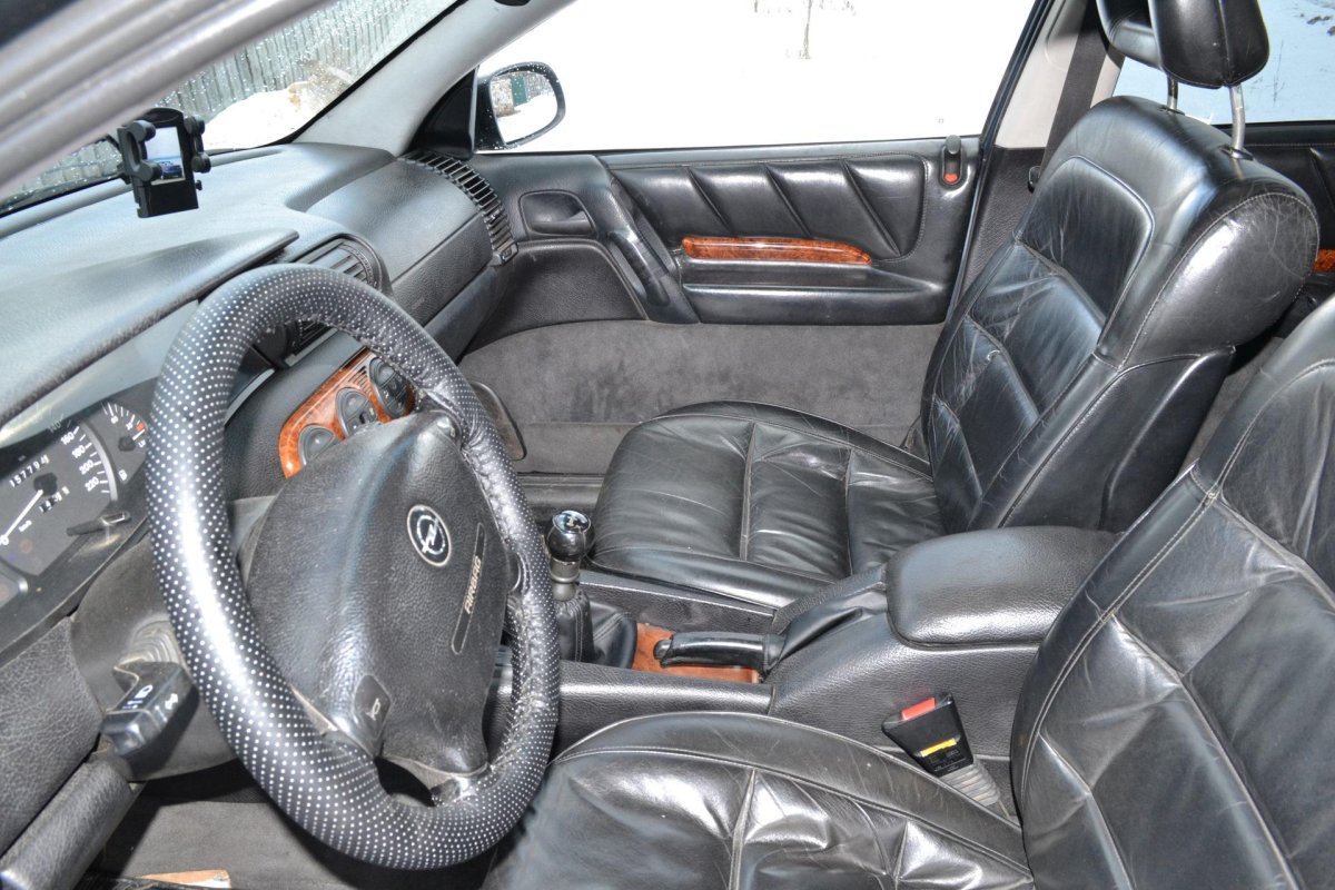 Опель Омега салон 1995