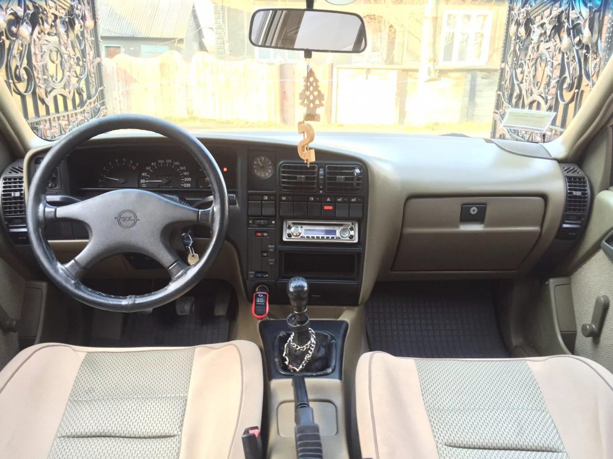 Opel Omega a 1986 Salon