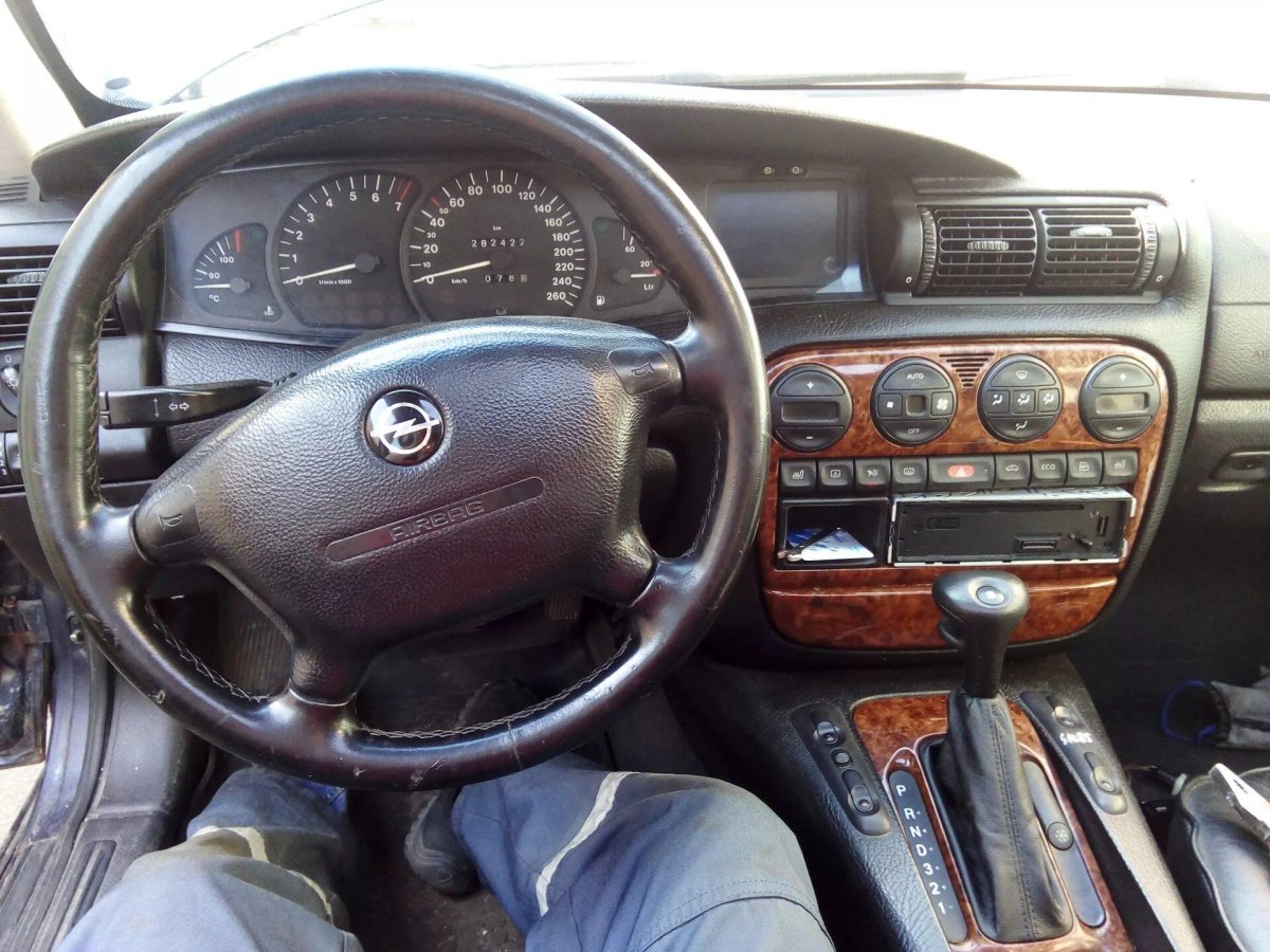 Opel Omega салон 1996