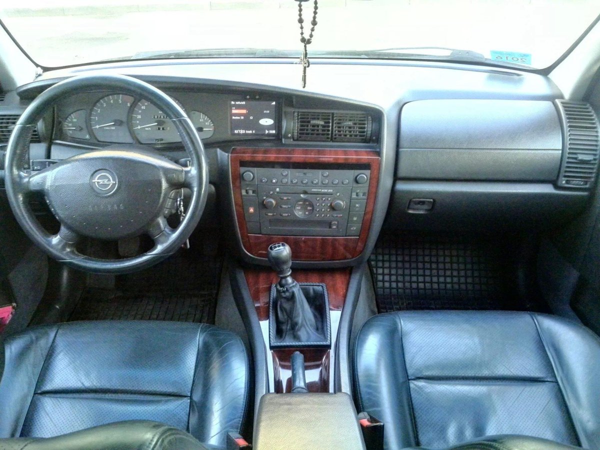 Opel Omega 2002 салон