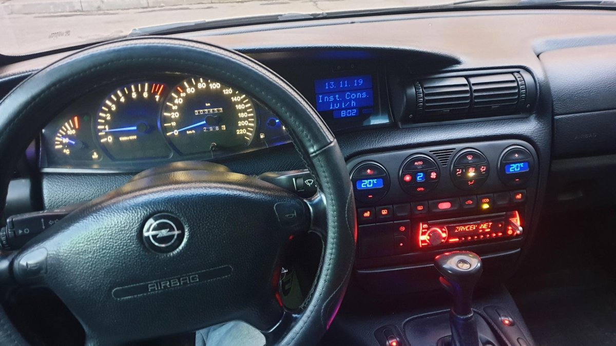 Opel Omega салон 1996