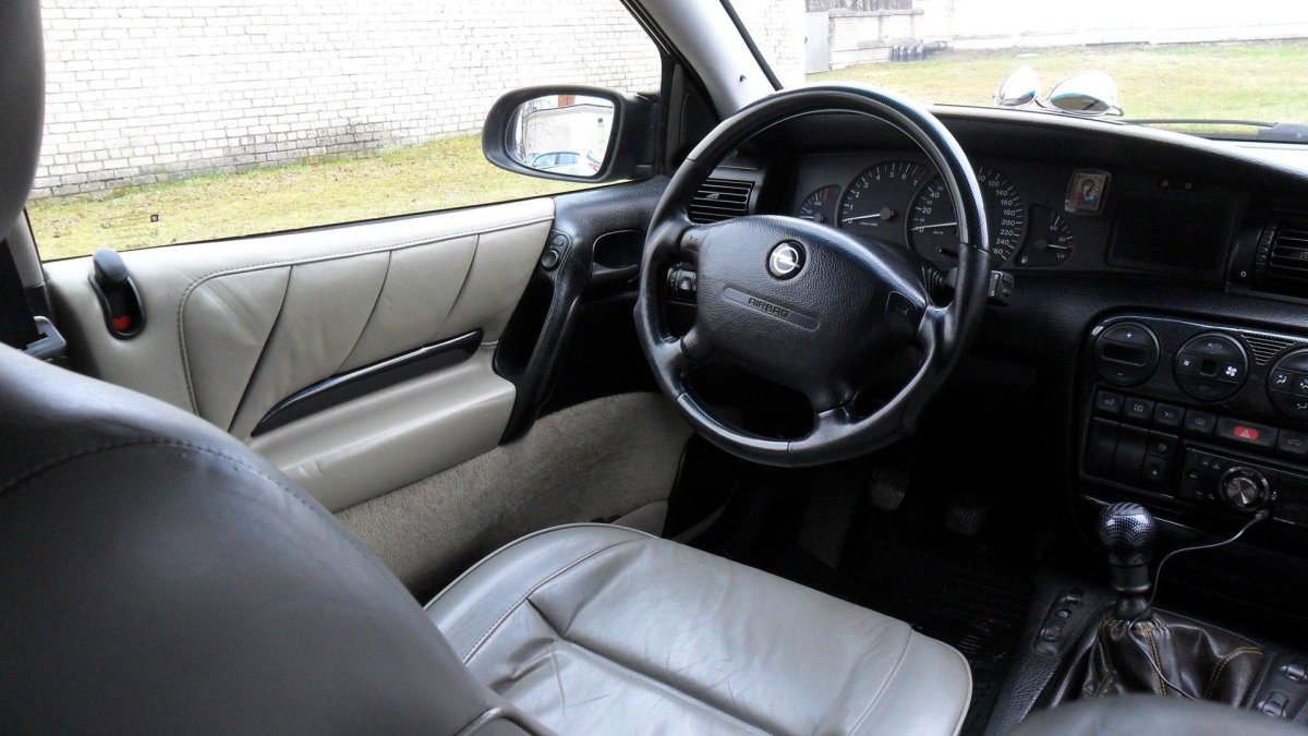 Опель Омега седан 2000 салон