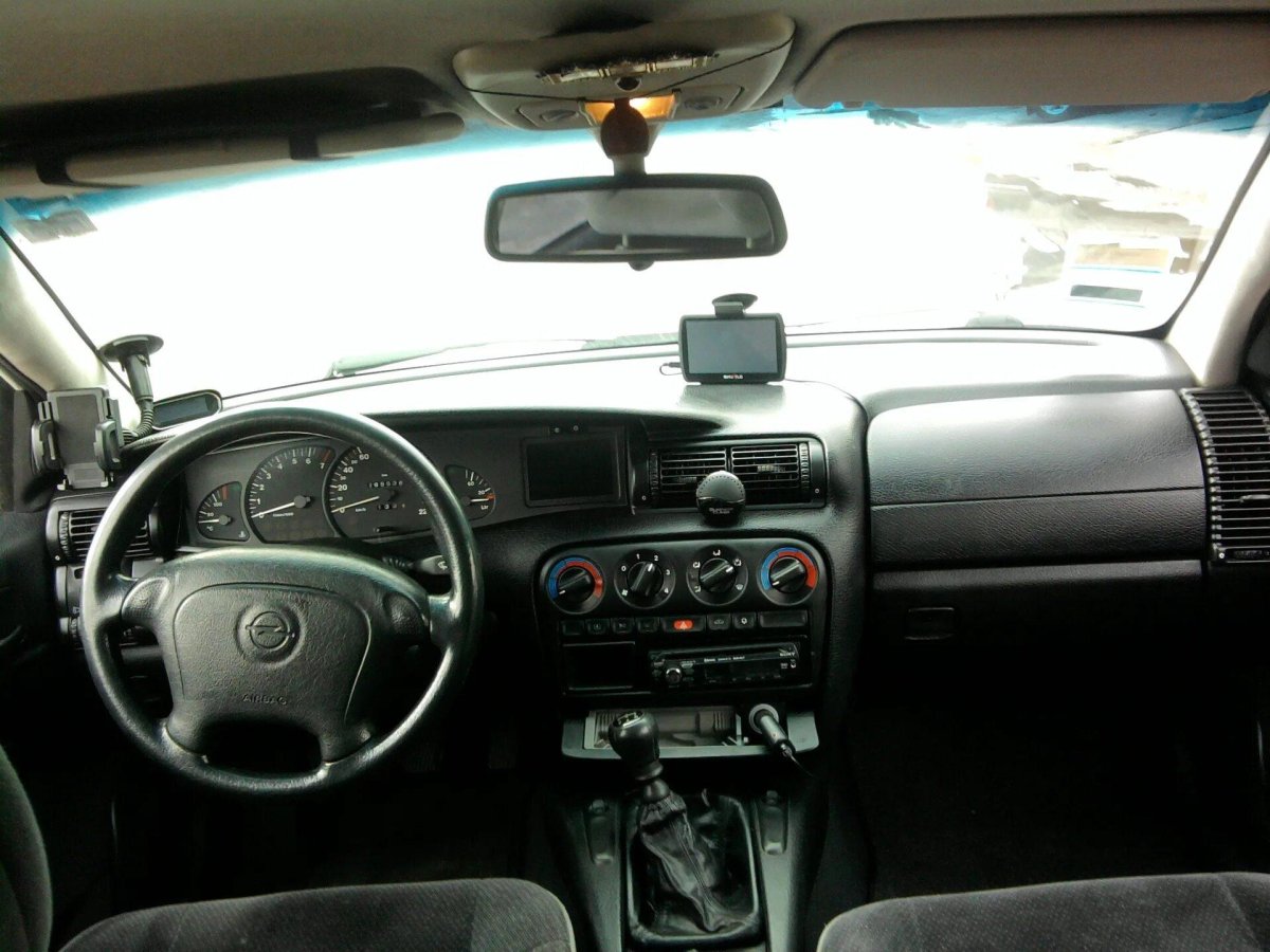 Opel Omega b 1994 салон
