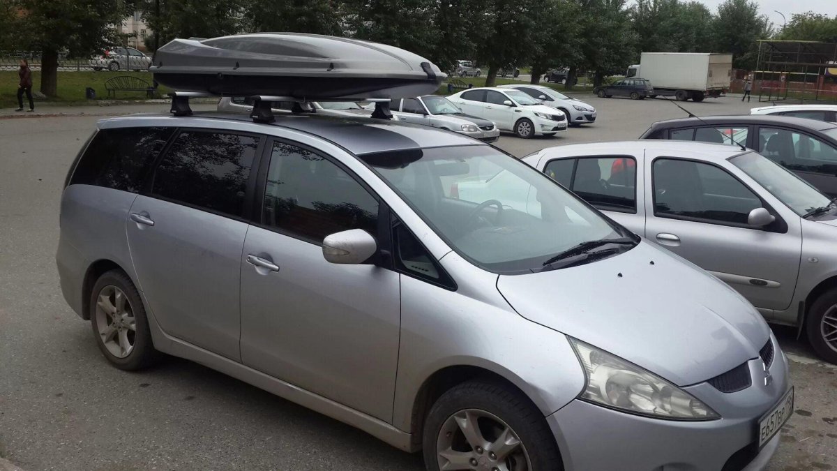 Митсубиси Грандис багажник