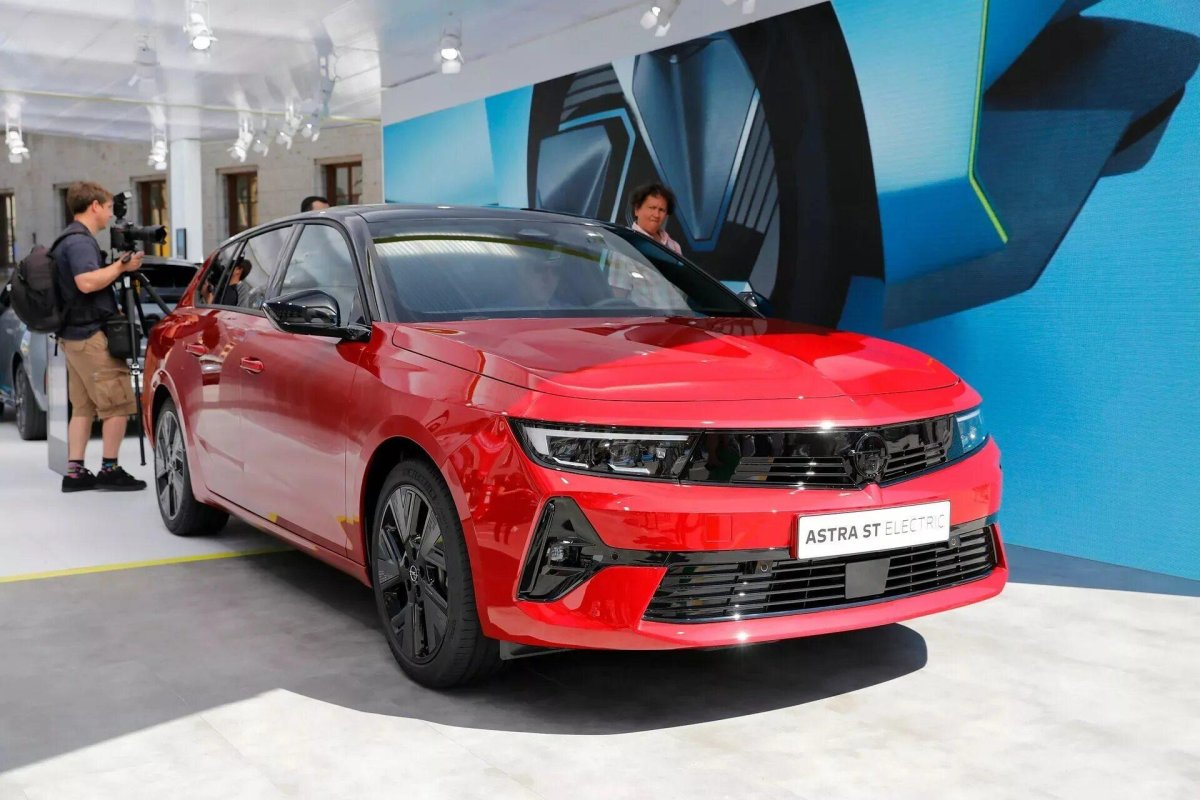 Opel Astra электромобиль