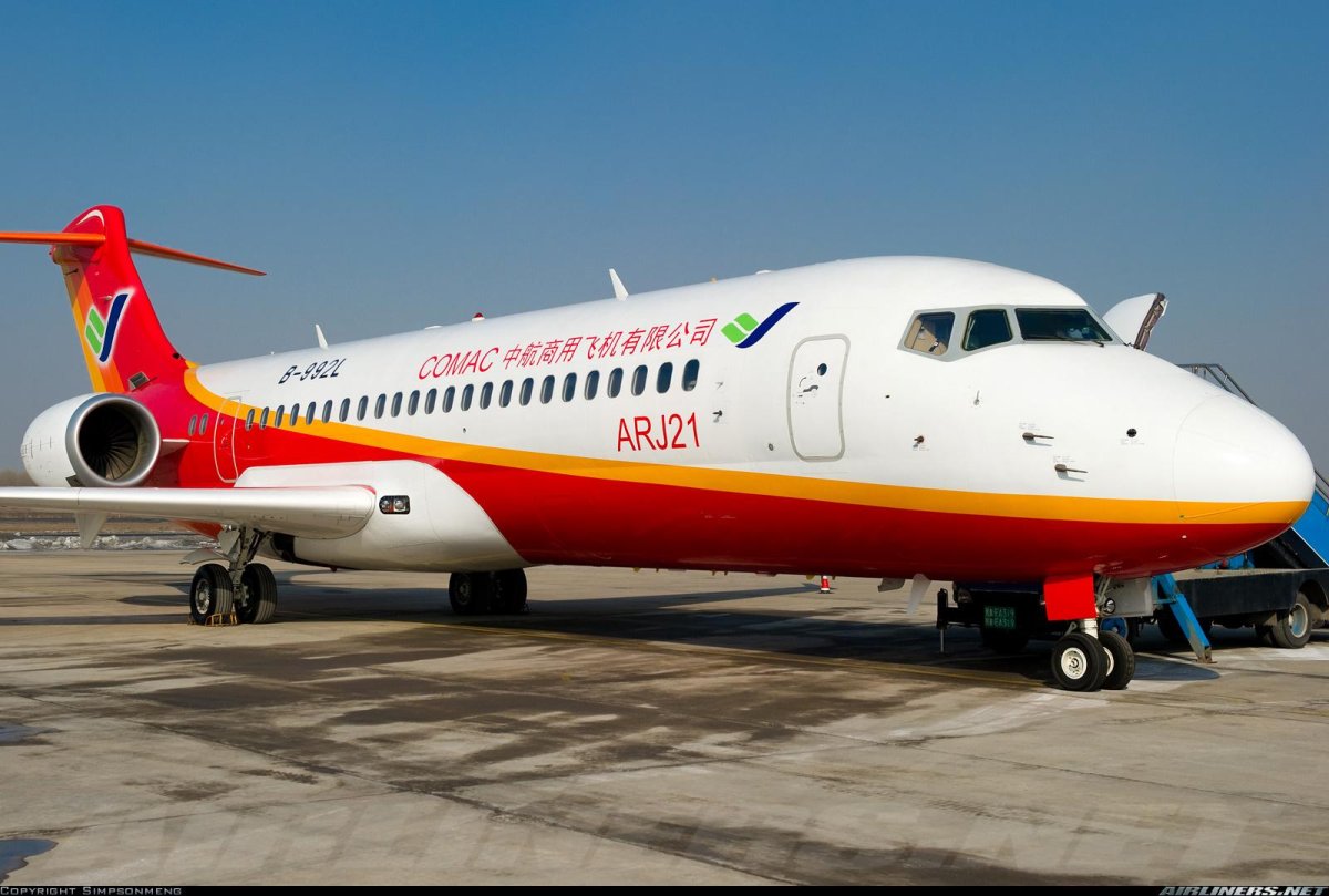 Comac arj21-700 самолет