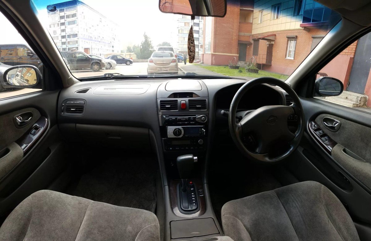 Nissan Cefiro 2000 салон