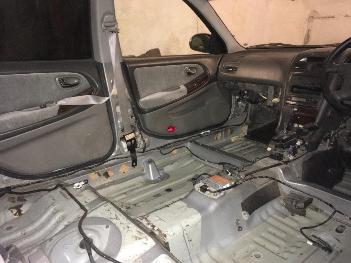 Днище кузова Цефиро а33