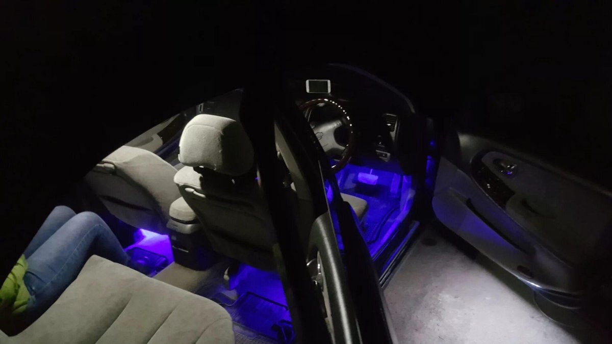 Подсветка ног Nissan Cefiro