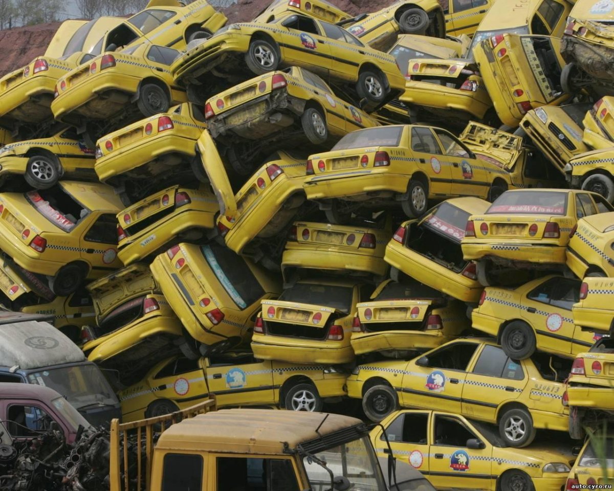 Свалка машин