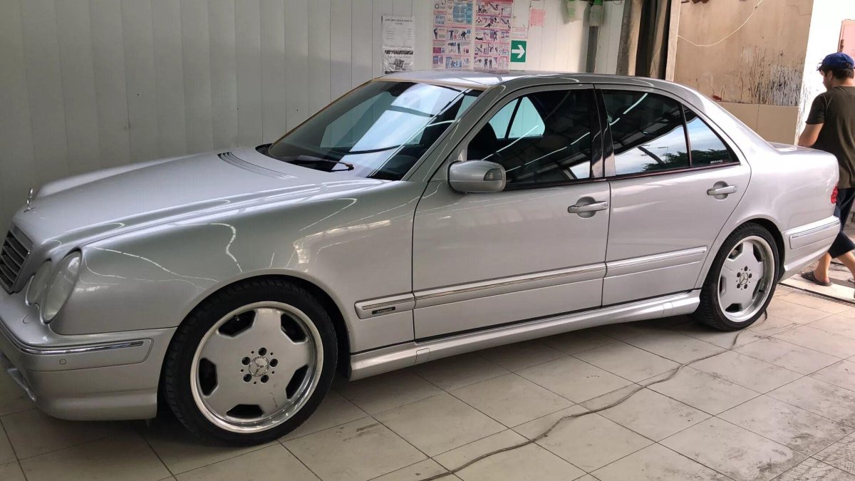 Mercedes 210 AMG 5.5