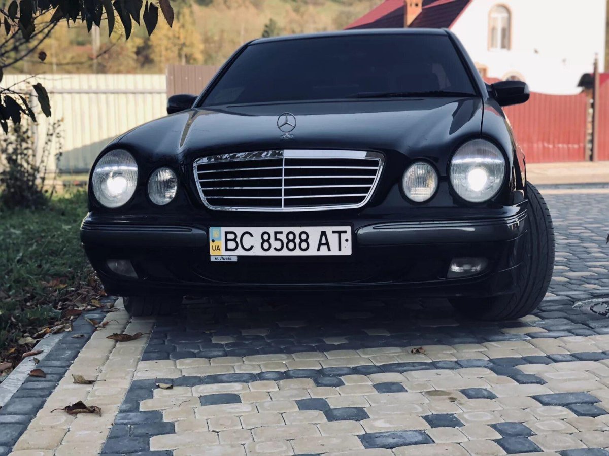 Мерседес 210 ангельские глазки