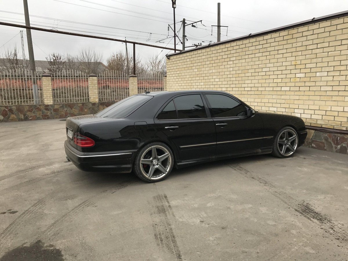 Мерседес е55 АМГ 210