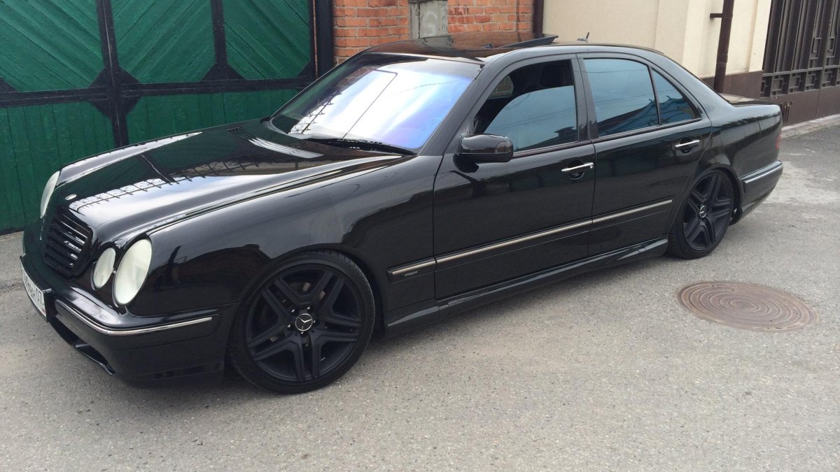 Mercedes w210 черный