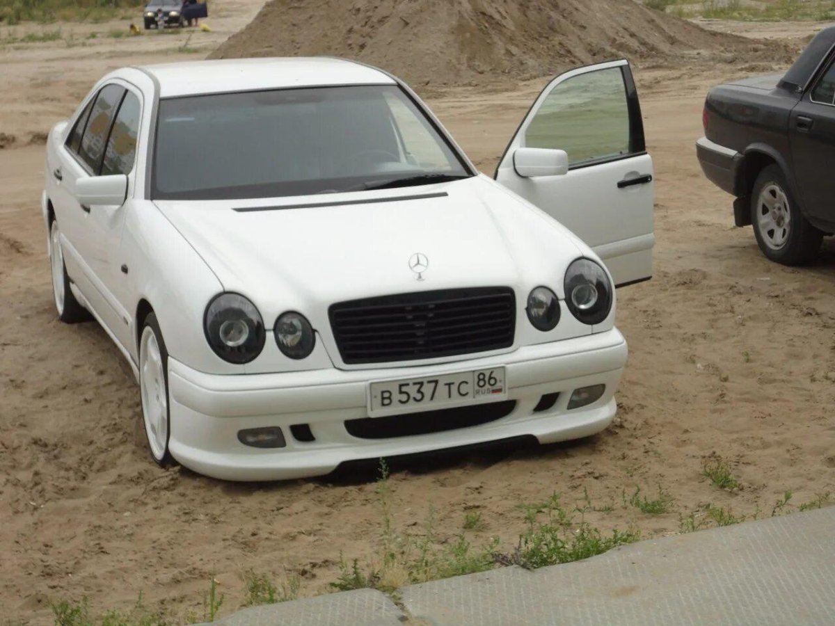 Мерседес 210 белый