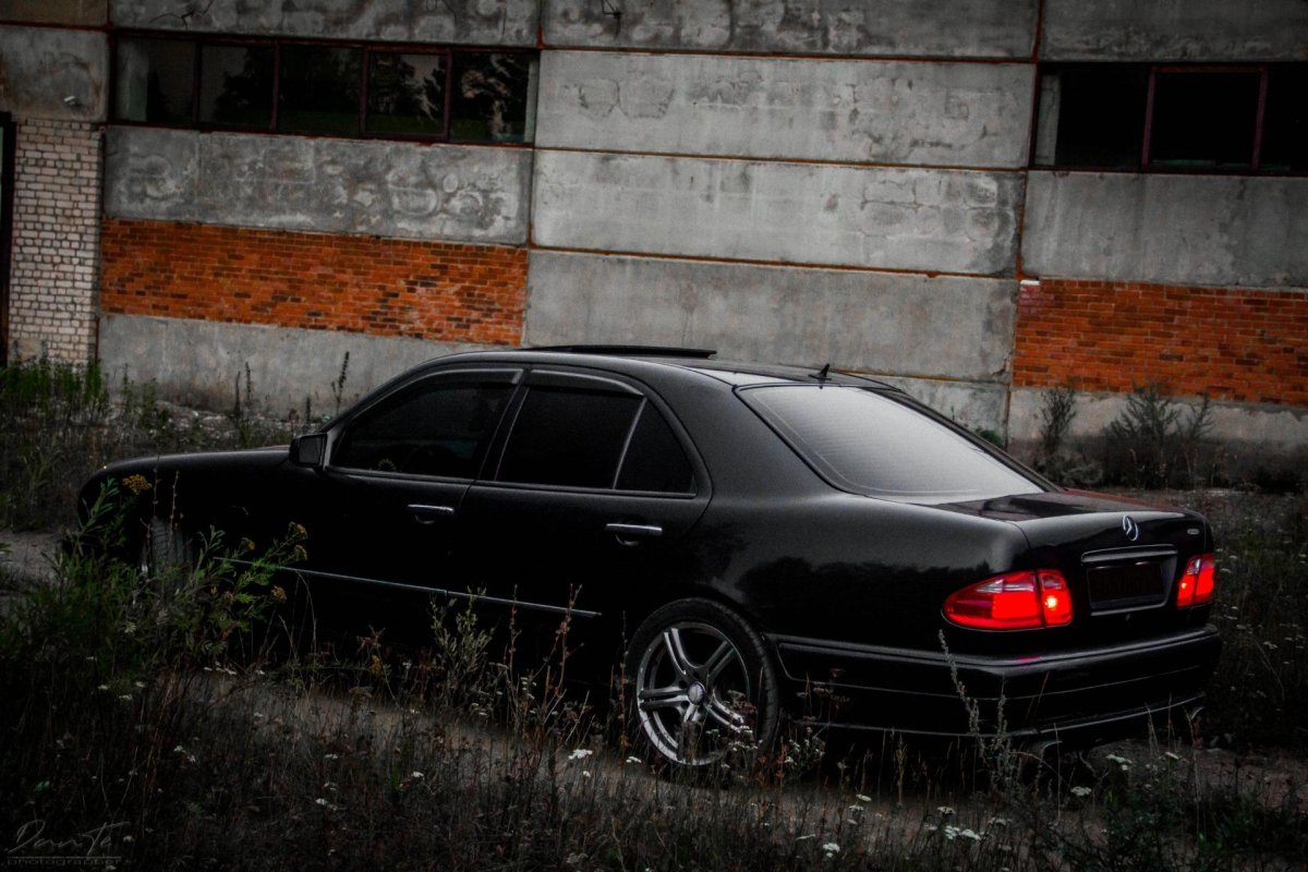 Мерседес 210 черный