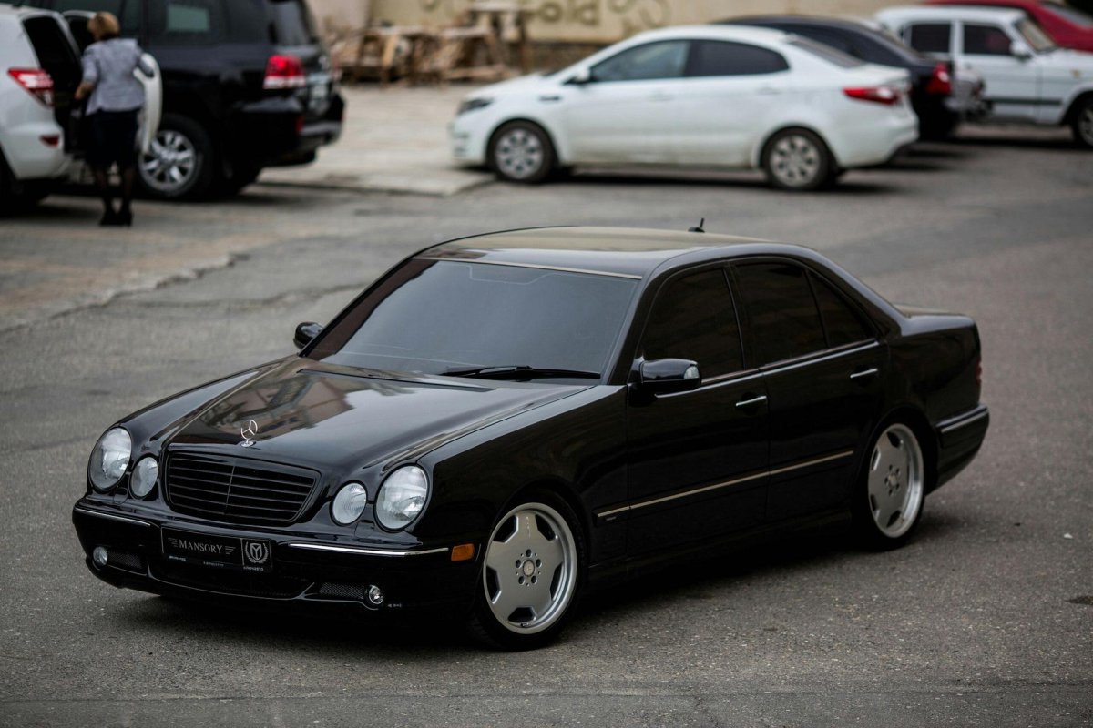 Мерседес е55 АМГ 210