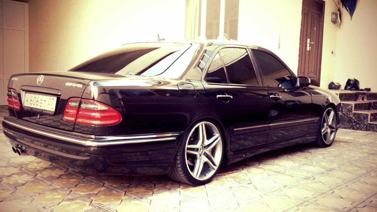 Мерседес е55 АМГ 210