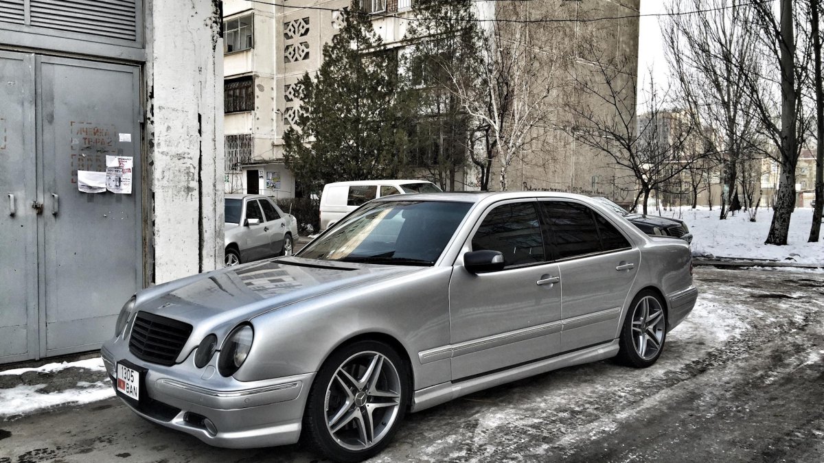 Мерседес е55 АМГ 210