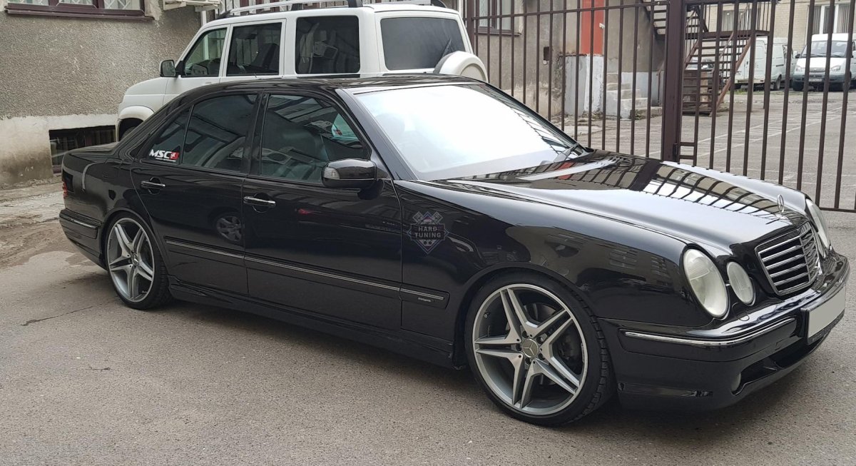 Мерседес очкарик 5.5 АМГ