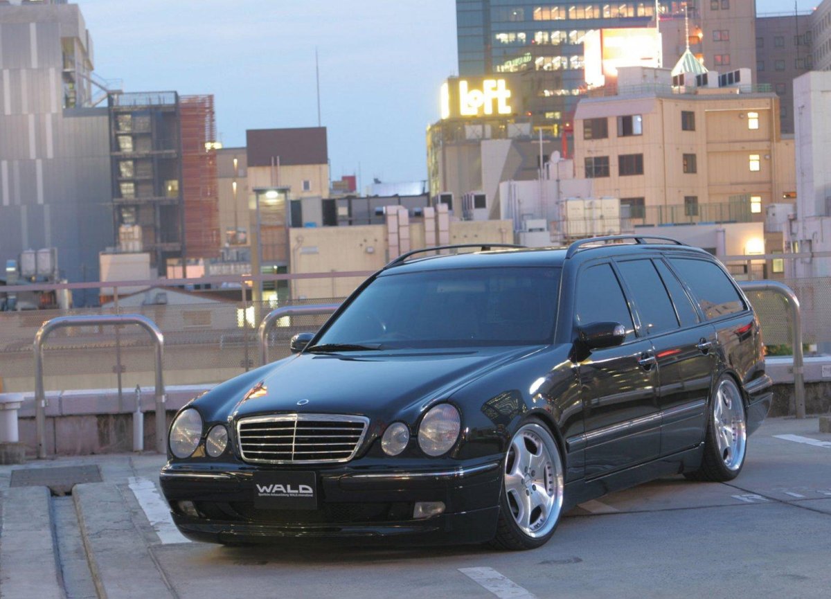 Mercedes Benz e class w210 AMG